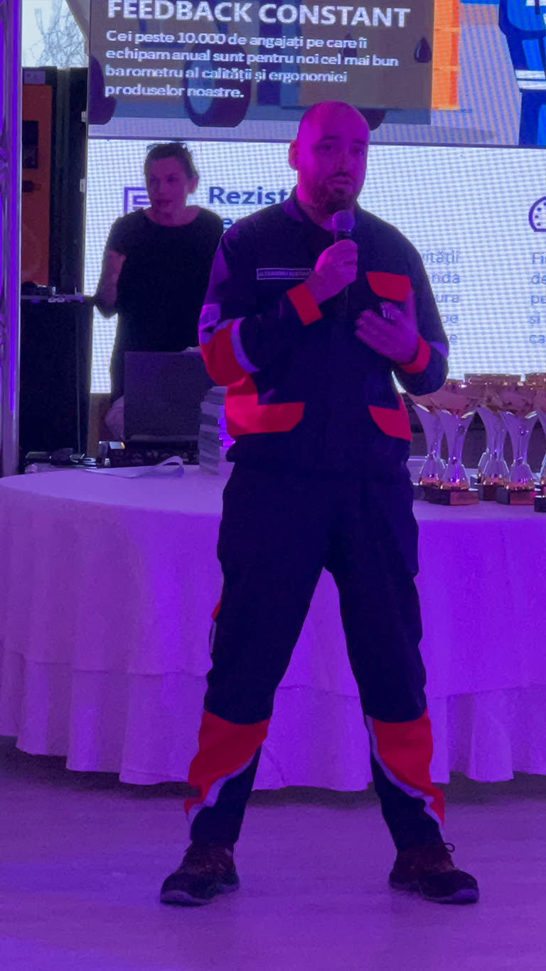 eveniment-2.jpg (633 KB)